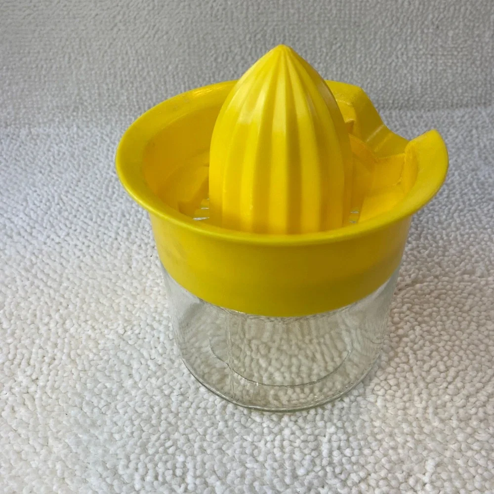 Vintage Manual Citrus Juicer Yellow Plastic Reamer‎ with Clear Glass Jar